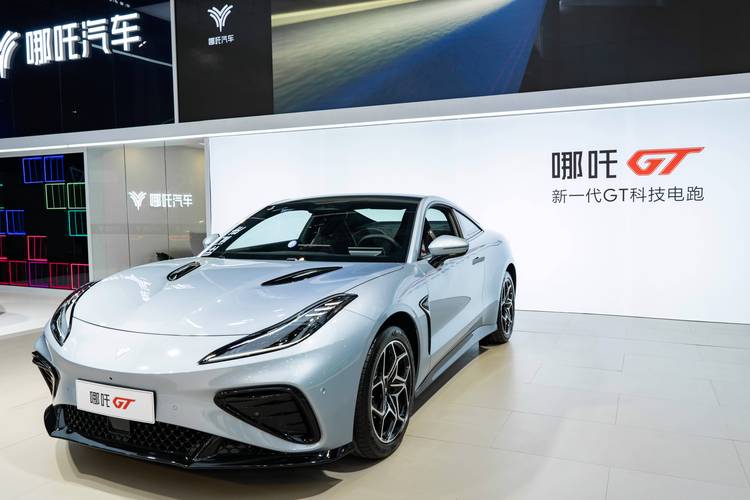 惠州龙门县景冠翔企业管理咨询哪吒汽车在智能汽车领域的表现，领途汽车在新能源汽车市场中的影响力